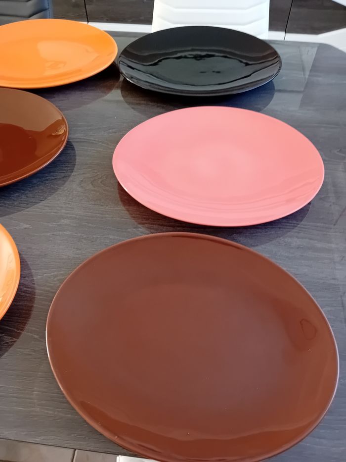 Lot d  assiettes inconnu - photo numéro 2
