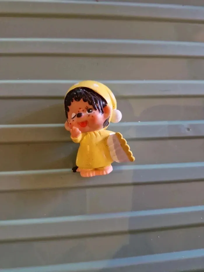 Figurine kiki endormi jaune vintage 1979