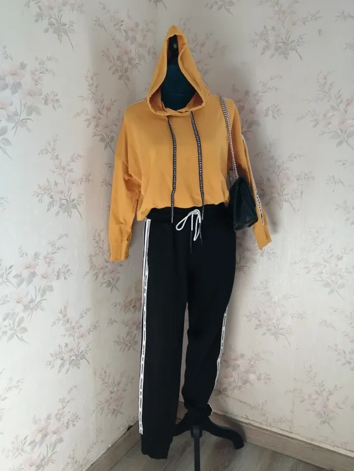 Pantalon de jogging noir avec rubans à message sur les côtés / jennyfer / (M)