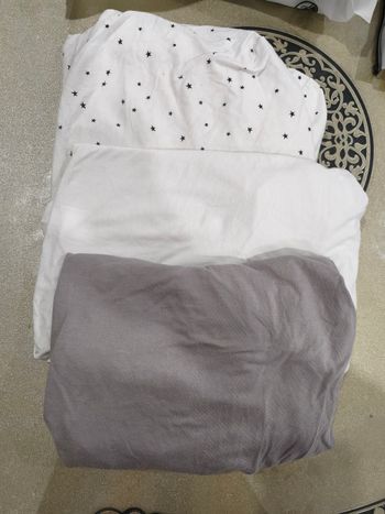 Je vends 3 draps de lit pour bébé