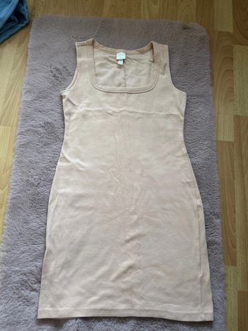 Robe ceintree côtelée h et M taille M