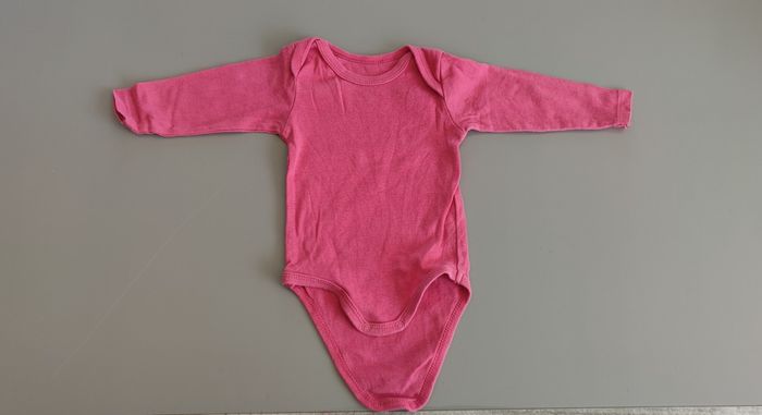 Lot 3 bodys 6 mois bébé 🧡💛❤️ Bodies 6 mois - photo numéro 2