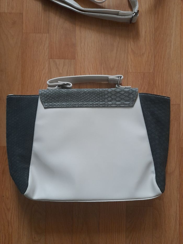Sac à main avec bandouillère neuf Avon - photo numéro 2