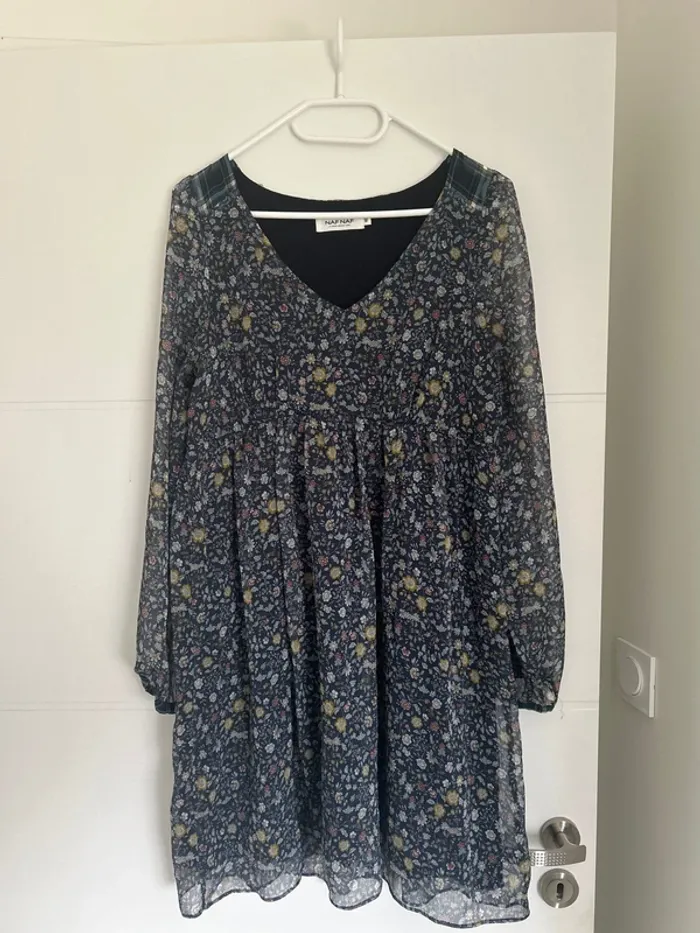 Robe avec motifs fleurs