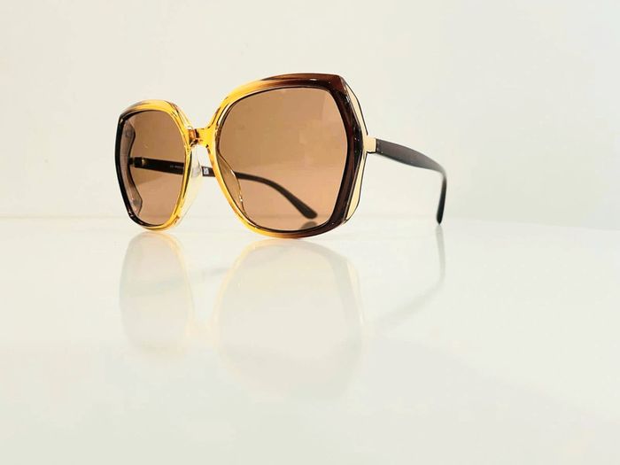 Lunette de soleil femme jaune marron et dorée UV protection catégorie 2 - photo numéro 9
