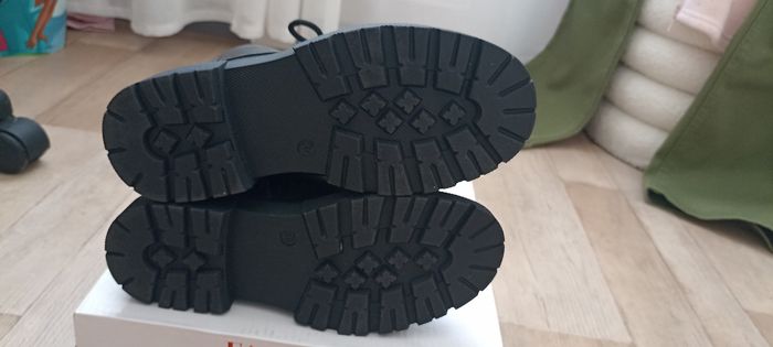 Bottines a lacets neuve avec étiquette Besson - photo numéro 3