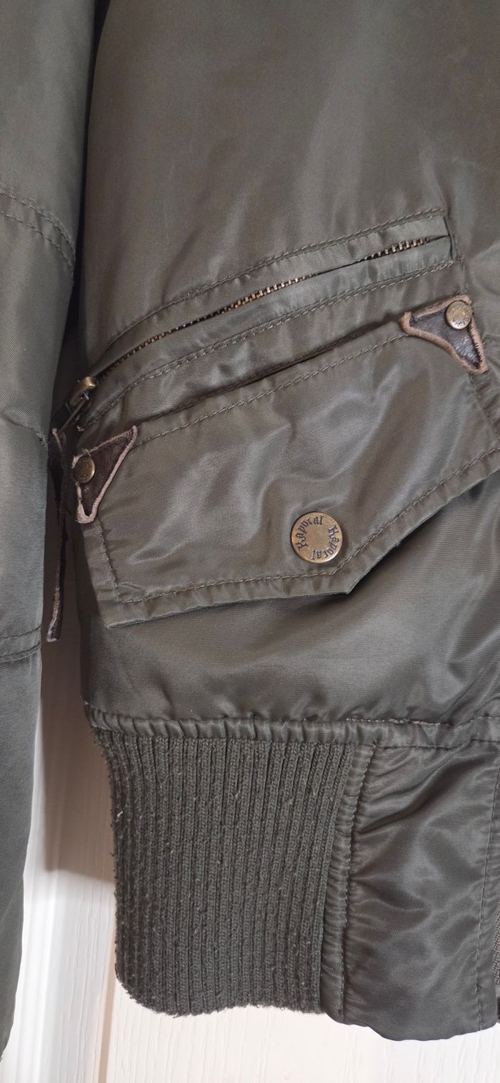 Blouson bomber KAPORAL femme T.M (38/40) – Kaki Rock & Roll – Broderies dos – Très bon état ! - photo numéro 8