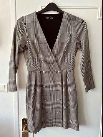 Robe courte manches longues à carreaux noir blanc taille S ZARA