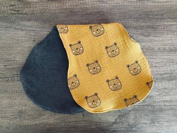 Protege épaule anti-bavouille et rejets de bébé