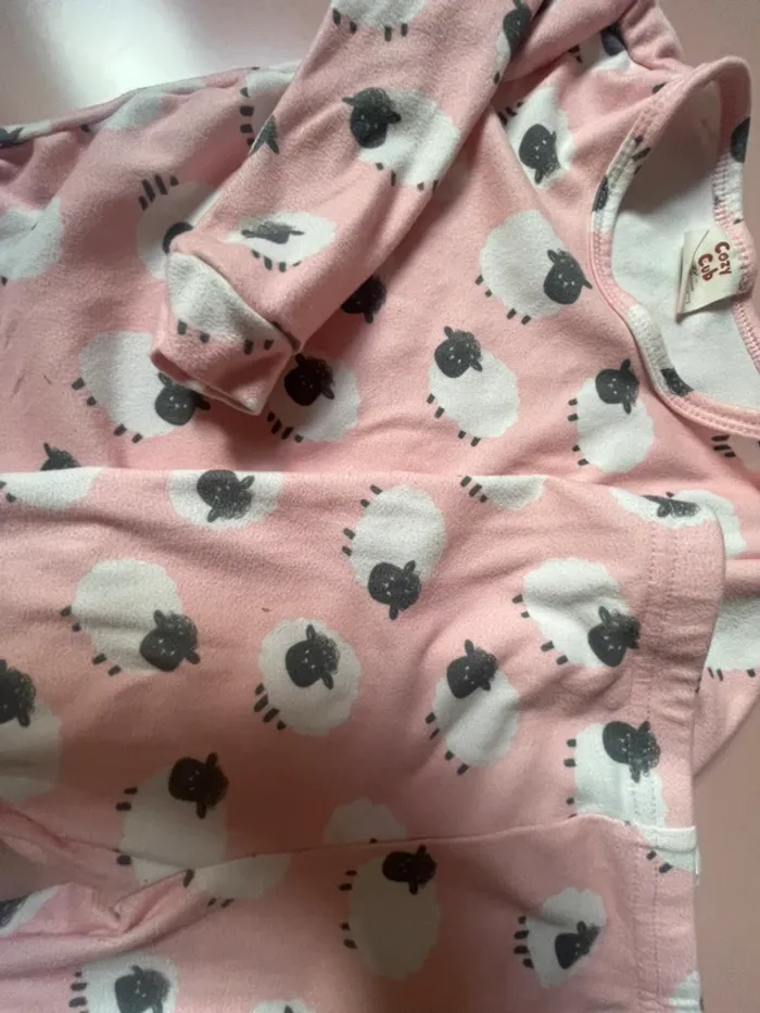 Pyjama rose avec des moutons - photo numéro 3