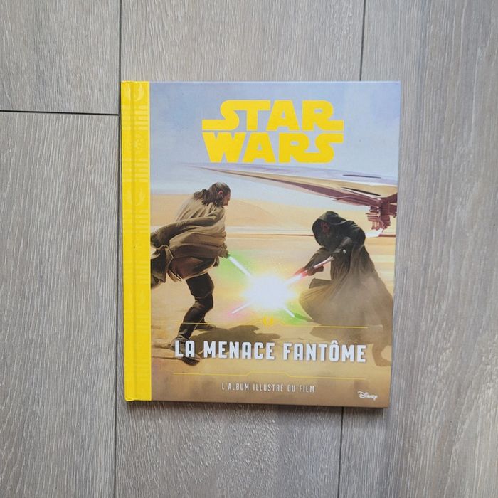 Très grand livre de 83 pages. Star wars la menace fantôme . L'album illustré du film. Disney