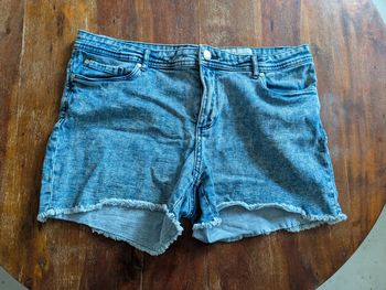 Magnifique short en jean frangé Esmara taille 46