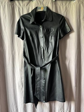 Robe chemise en effet cuir avec ceinture