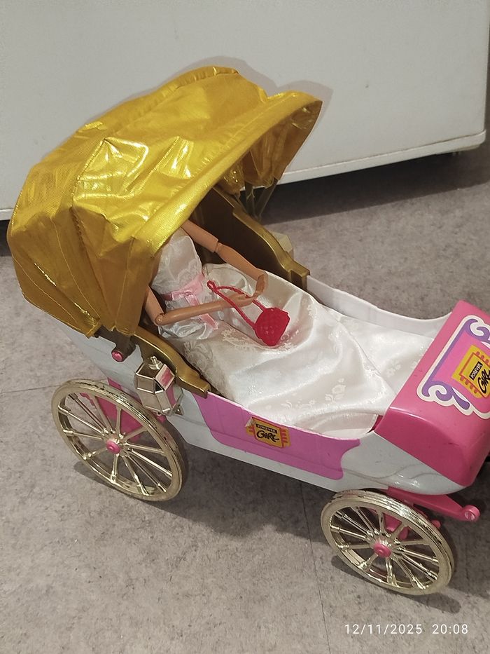 Barbie et carosse - photo numéro 3