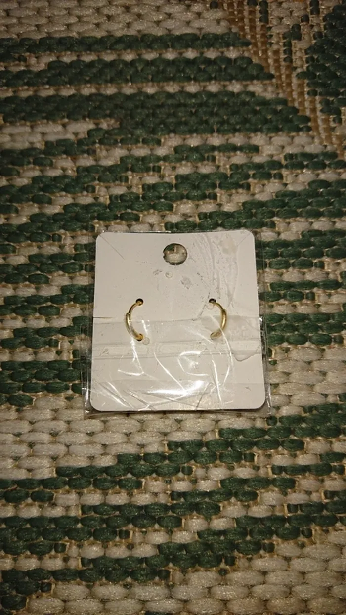 Boucles d'oreilles dorées pendentif cerises - photo numéro 2