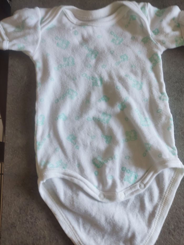 Lot 3 body manches courtes 3 mois - photo numéro 2