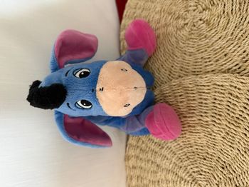 doudou peluche bourriquet bleu rose assis queue scratch crinière velours nicotoy disney