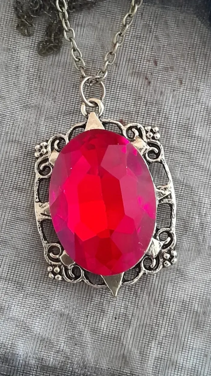 Collier Vampire Diaries amulette de protection de Bonnie - photo numéro 2