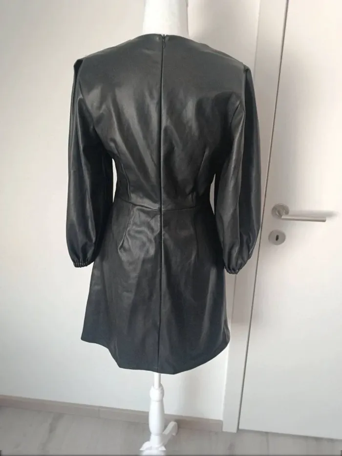 🖤 Robe courte effet cuir Primark – Taille 38 - photo numéro 4