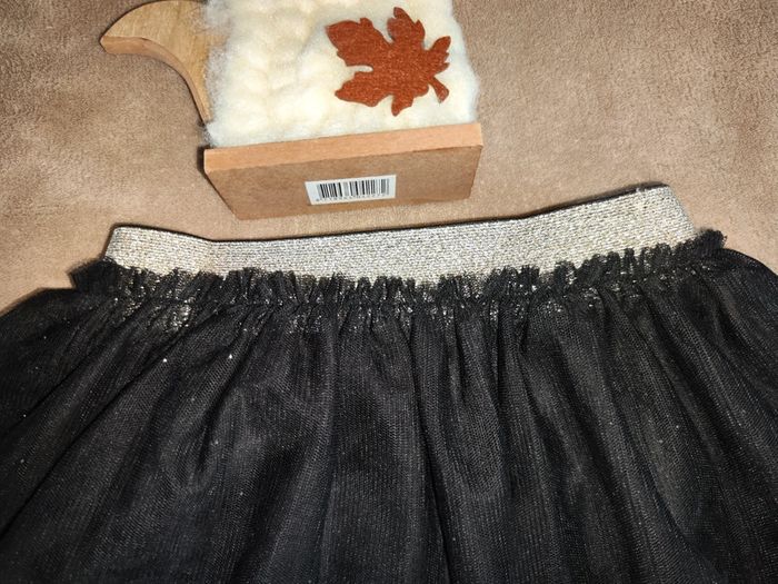 Jupe noir paillettes neuves 8 ans - photo numéro 3