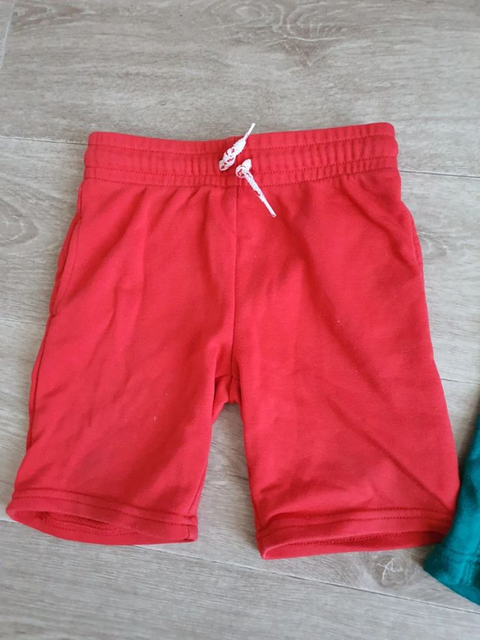 Lot de 2 shorts taille 5 - 7 ans - photo numéro 2