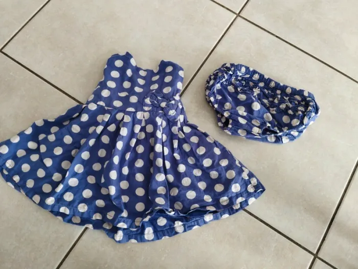 Jolie robe à pois + culotte bouffante