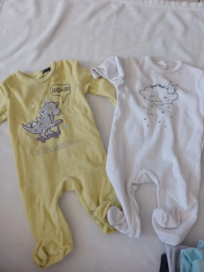 Lot 6 pyjama velours 3 mois - photo numéro 2