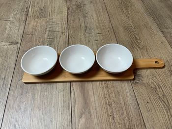 Plateau apéritif avec 3 coupelles