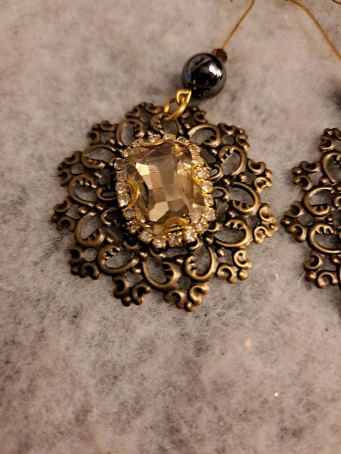 Boucles d'oreilles pendante avec strass en verre - photo numéro 7