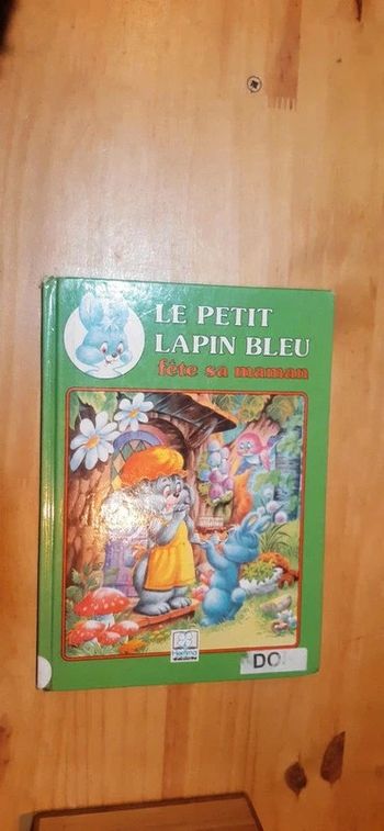 Livre Le petit lapin bleu fête sa maman