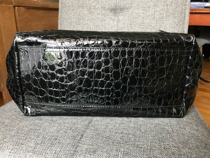 Très joli sac cuir vernis noir façon crocodile - photo numéro 4