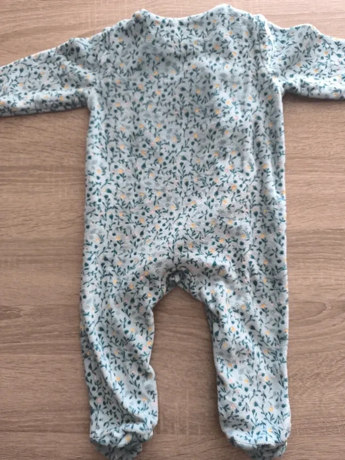Magnifique pyjama Gémo fleuri 9 mois noeuds - photo numéro 4