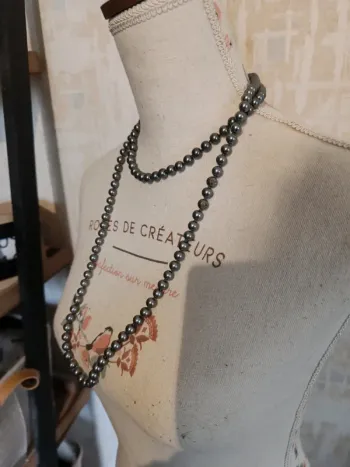 Collier perles grises