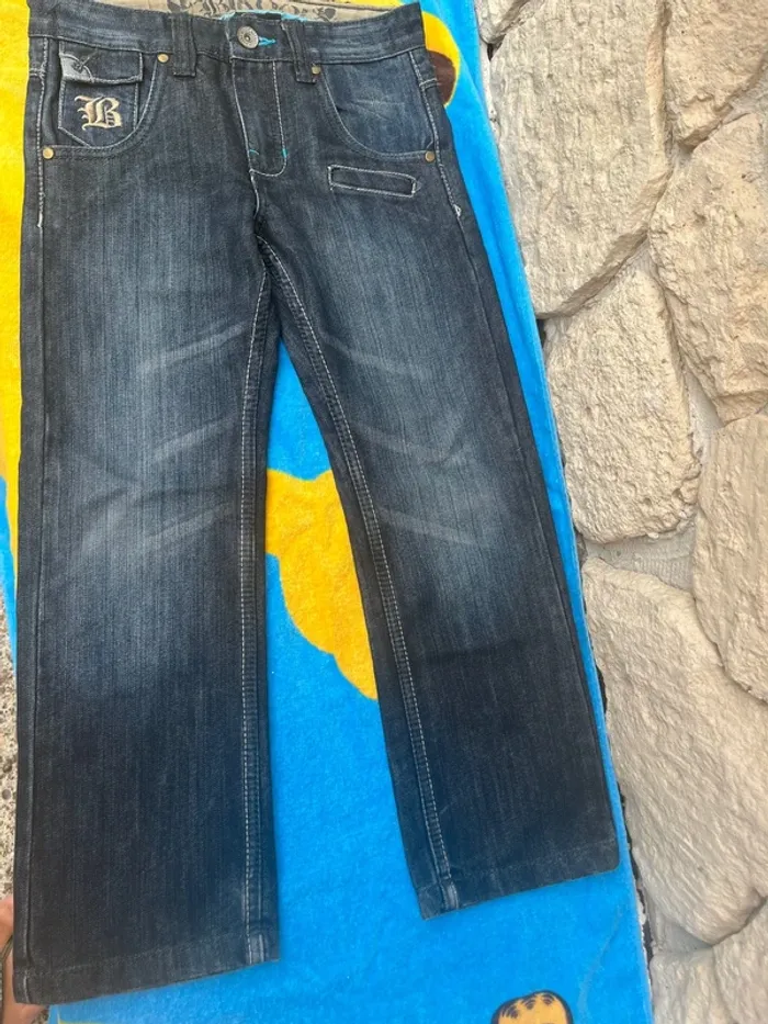 Jean’s bleu foncé taille 8 ans