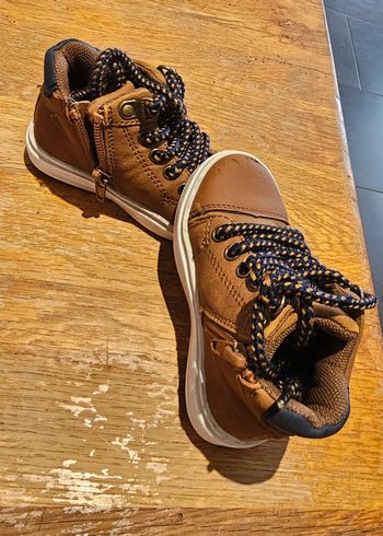 Chaussure montante taille 20