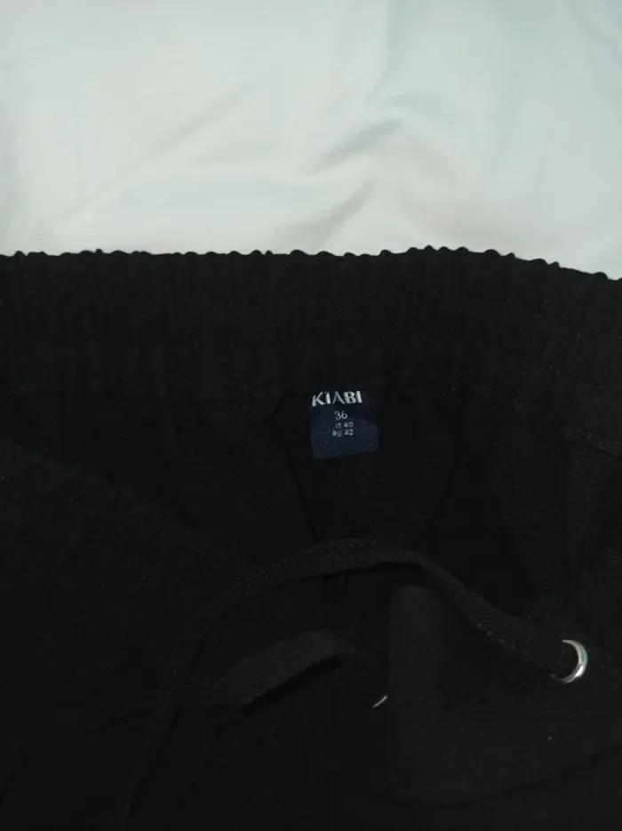 Lot de 4 jeans+ 1 pantalon noir Kiabi t36(lot18) - photo numéro 6
