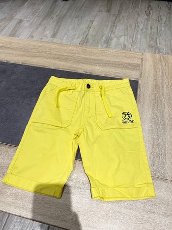 Short tape a l’œil 10 ans comme neuf