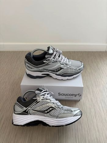 Saucony grise
