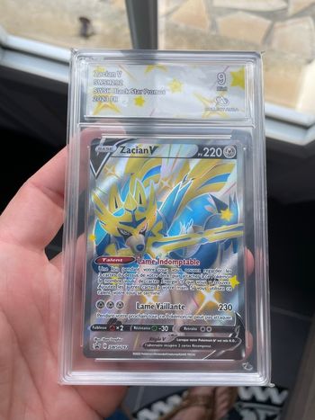 Pokémon carte gradée Zacian V promo FR CA 9