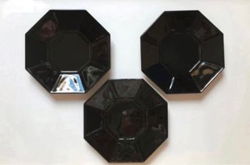 Lot de 3 assiettes soucoupes noires octogonales fabriquées en France
