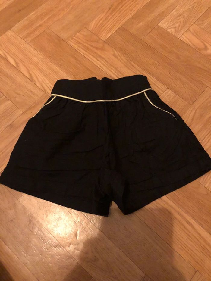 Très beau short fille 3 ans CANADA housse