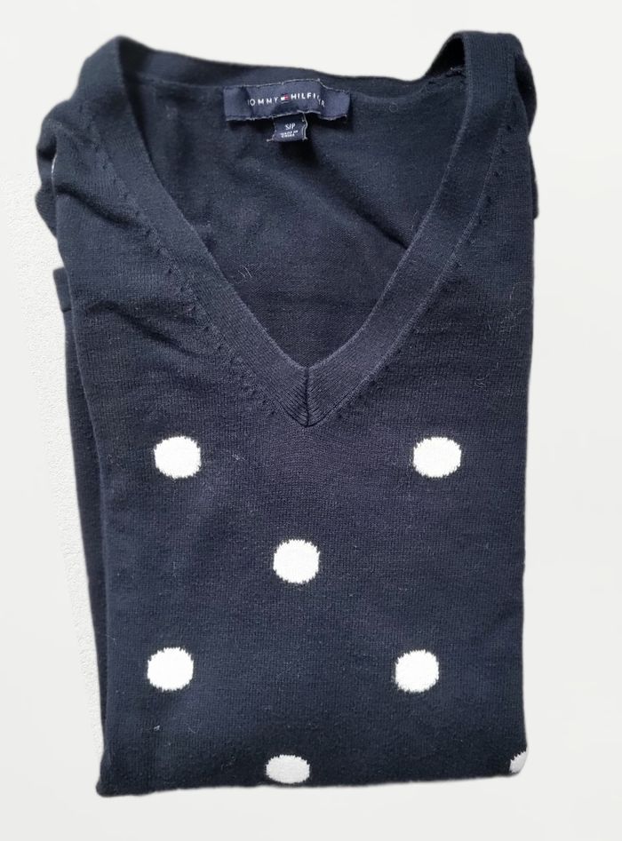💙 Pull femme Tommy Hilfiger – Bleu marine à pois blancs – Col V – Taille S - photo numéro 5