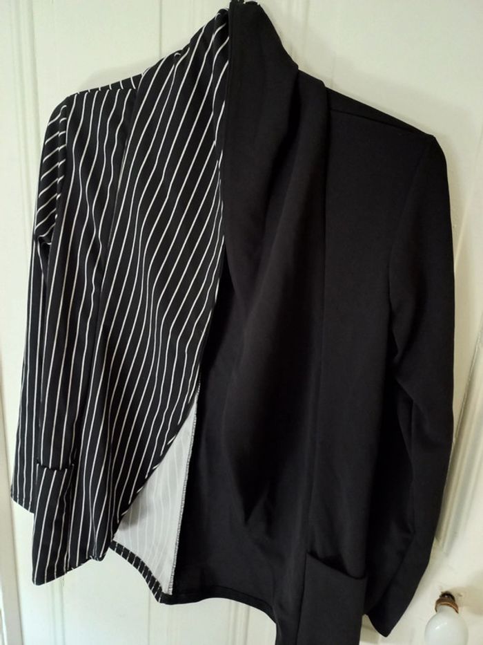 Veste femme – Noire & rayée – Taille unique