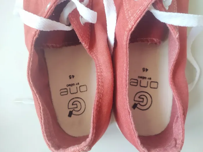 Paire de chaussures de ville (baskets) neuve pour hommes taille 45 - photo numéro 4
