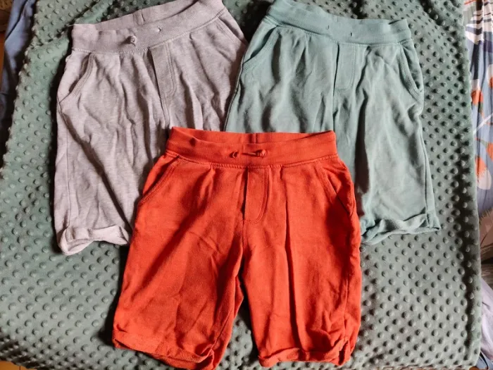 Lot de 3 shorts couleur uni (orange, vert et gris) garçon orchestra taille 10 ans