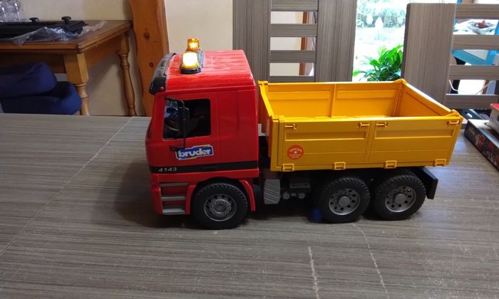 Camion benne travaux - photo numéro 2