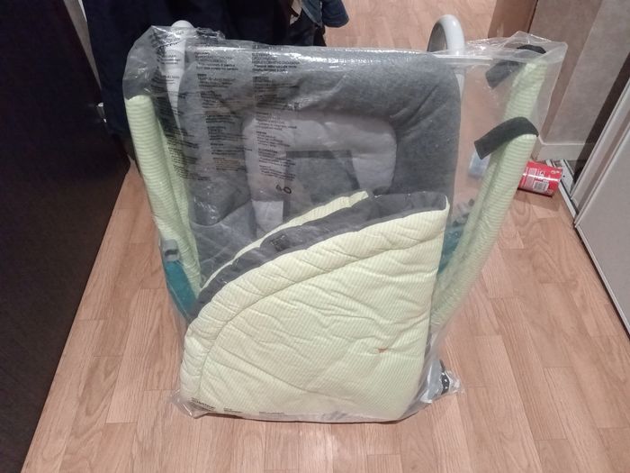 Tapis d'éveil bebe et transat pas trop servi très propre