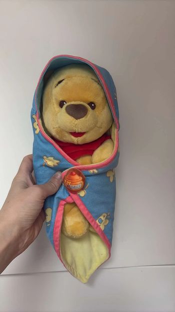 pecluche winny l'ourson avec couverture