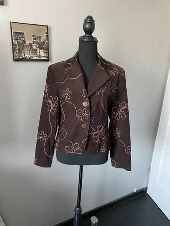 Veste légère marron en velours côtelé avec fleurs