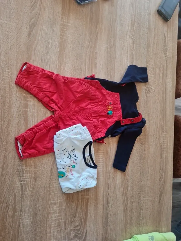 Ensemble avec salopette